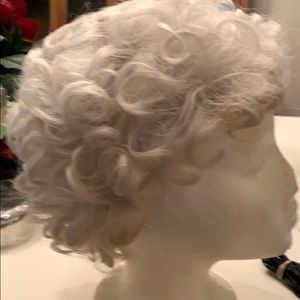 Grey wig
